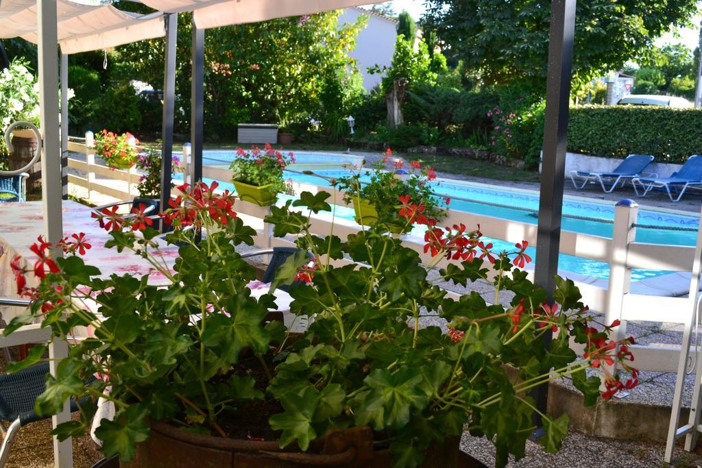 Hotel Restaurant La Braisiere Saint-Romain  エクステリア 写真