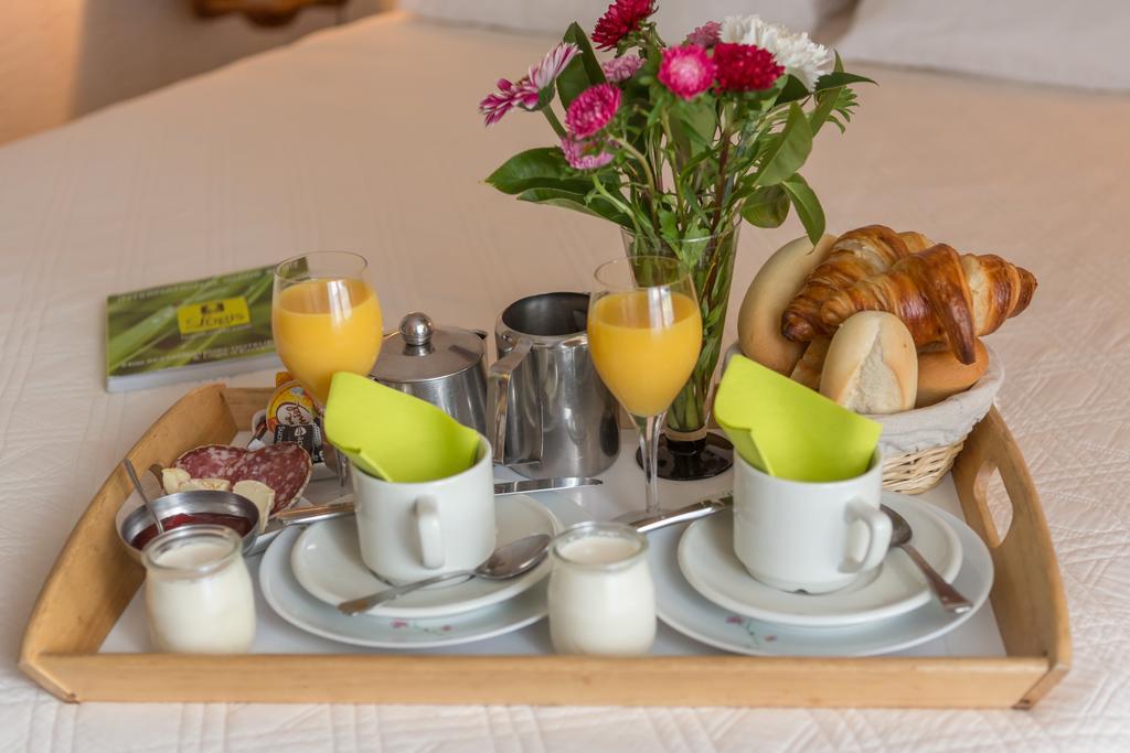 Hotel Restaurant La Braisiere Saint-Romain  エクステリア 写真