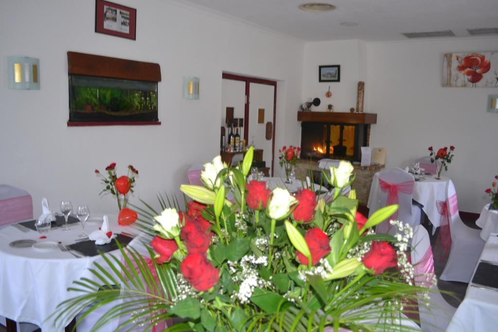 Hotel Restaurant La Braisiere Saint-Romain  エクステリア 写真