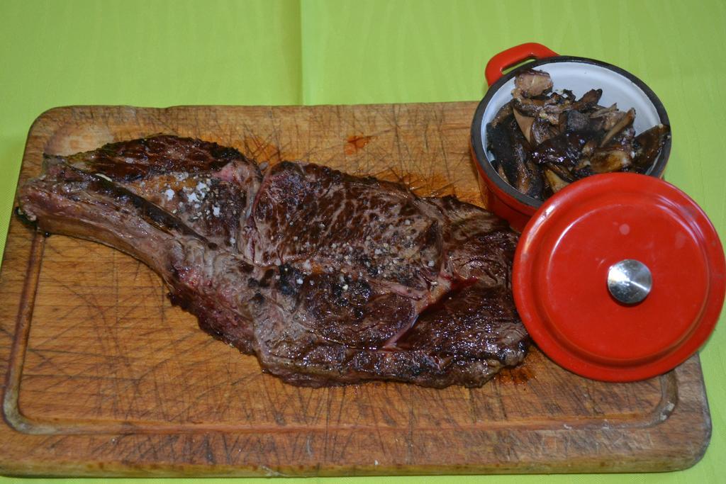 Hotel Restaurant La Braisiere Saint-Romain  エクステリア 写真